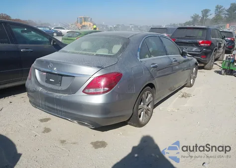 2015 Mercedes-Benz C 300 из США, поврежденный, VIN 55SWF4JB8FU083573